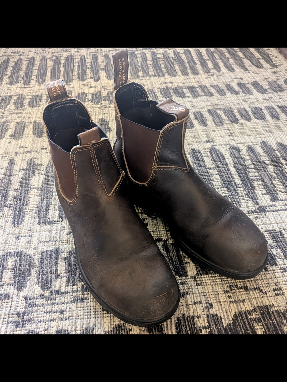 Blundstone Brown Chelsea Work Boots - Slip-On Comfort (Sz 8.5 Men / 10.5 Women)